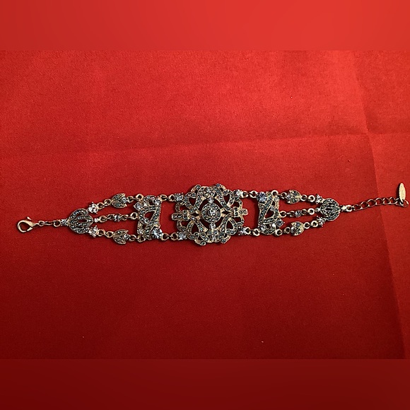 Blue and silver tone bracelet - Picture 1 of 5